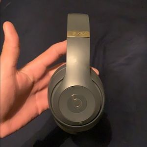 Beats studio^3 wireless noise cancelling headphone
